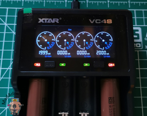 Xtar VC4S töltés közben